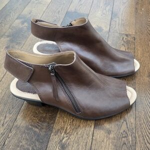 Earth Kristy Wide Bark 10D Open Toe Sandal Zipper Slingback Shoes